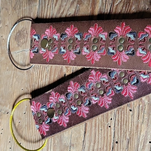 Embroidered Leather Key Fob, upcycled OOAK - Picture 1 of 5